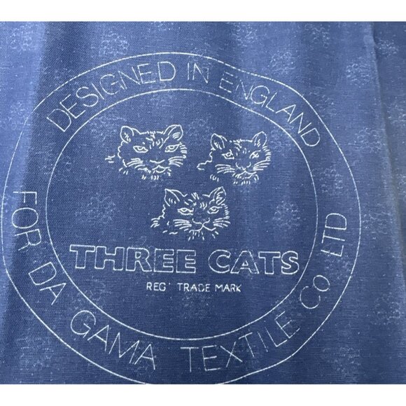 Three Cats 1/4 yard x 34" Blue & White Cotton Fabric with Circle Pattern - Picture 6 of 9